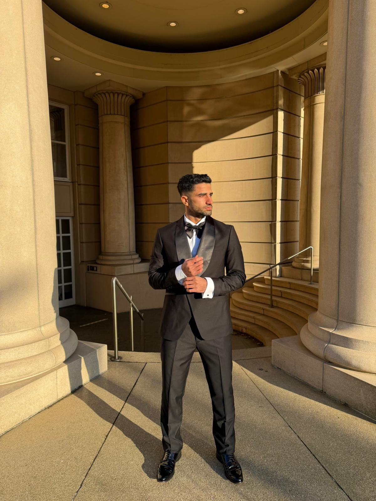 Nice black suit  - Image 1